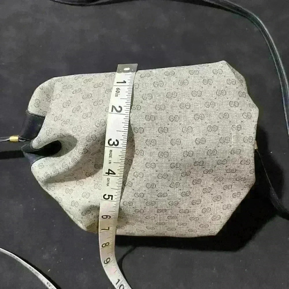 Vintage 70s/80s Gucci Authentic Barrel Crossbody Micro GG Mini Bag 007-115-5770 - Picture 16 of 16